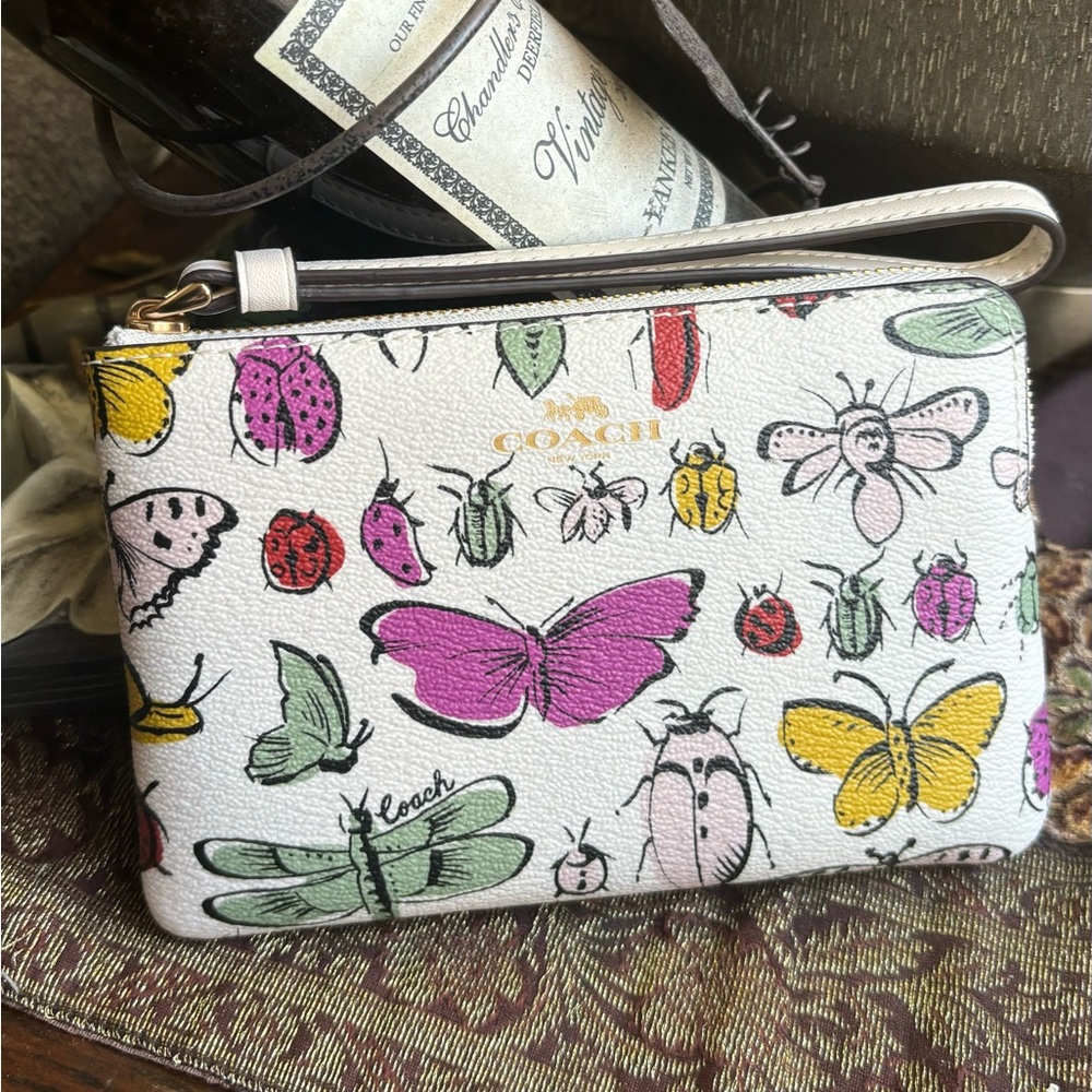 Authentic COACH Leather  butterfly  zip card wristlet
